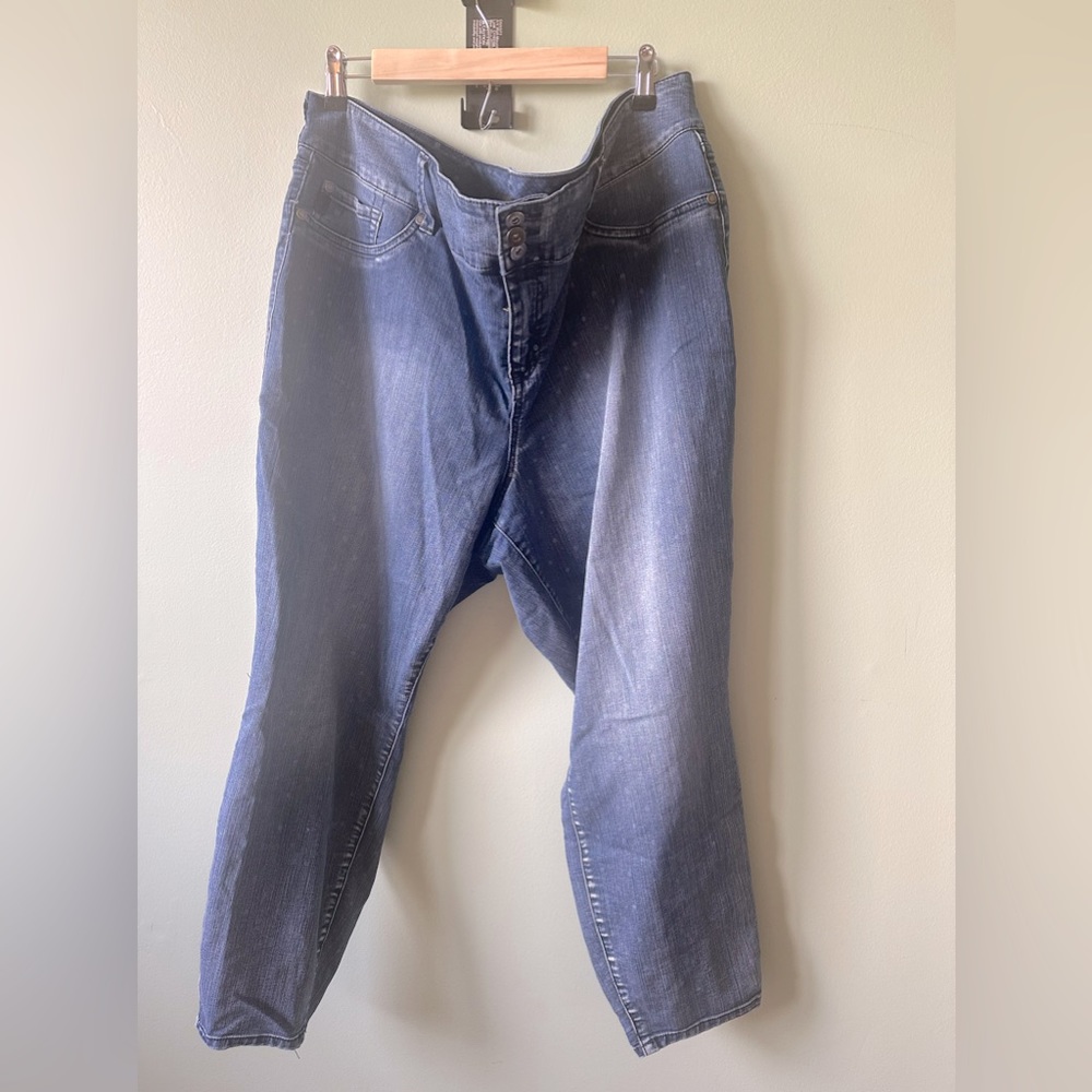 Torrid size 26 faded polka dot jeans never worn